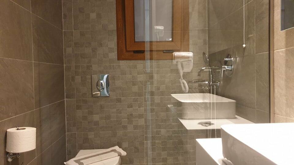 Bathroom Superior Coral Hotel Thassos