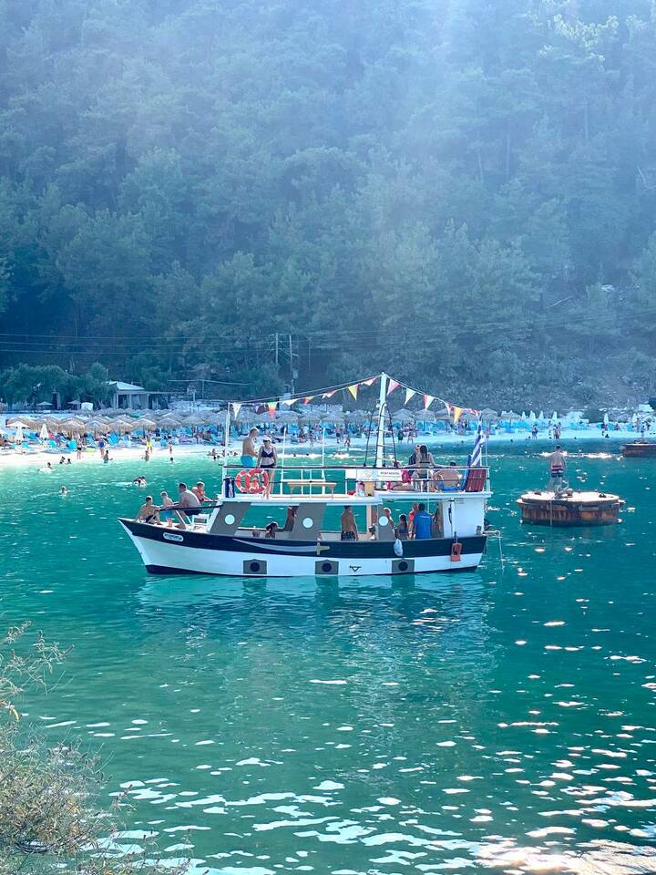 Traditional Wooden Boat Cruise to Marble Shores, Porto Vathy and Vathy Cove